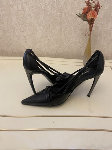 Tuflilər: İki cüt qadın ayaqqabısı və uyğun çanta dəsti 1) Lolita Botti leopard — 3