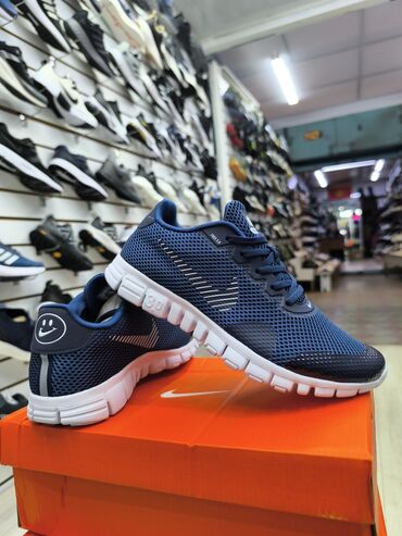 Кроссовки и спортивная обувь: Nike 3.0
Размеры 40 41 42 43 44 маломерка