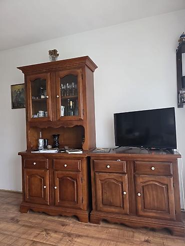 Stilske vitrine: RESTAURIRANO Drveni vitrinski regali za dnevnu sobu – klasičan masivni — 2