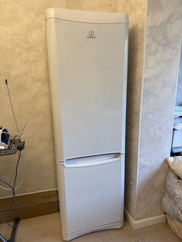 ноу: Муздаткыч Indesit, Колдонулган, Эки камералуу, No frost, 60 * 185 *