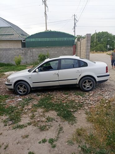 Volkswagen: Volkswagen Passat: 1998 г., 1.6 л, Механика, Бензин, Седан