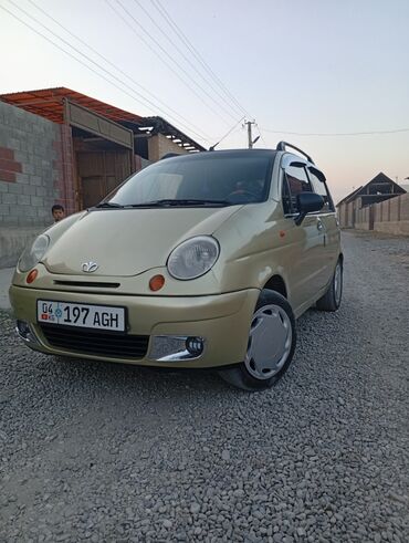 запчасти дэу матиз: Автомобиль Daewoo Matiz золотистого цвета, компактный хэтчбек с пятью