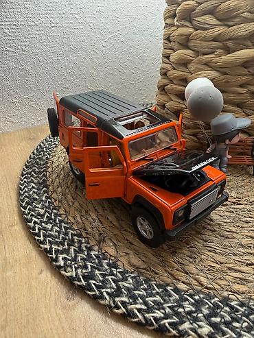 Oyuncaqlar: Land Rover Defender 110 metal oyuncaq maşını satılır. ✔️ Metal — 5