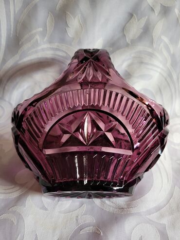 Ostalo posuđe: Korpa nova liveni kristal iz 70ih. ljubicasta. Visina. 14cm — 14