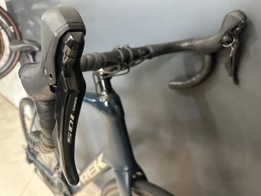 İdman velosipedləri: TREK yol velosipedi – karbon karkaslı, disk əyləcli, Shimano 105 — 7