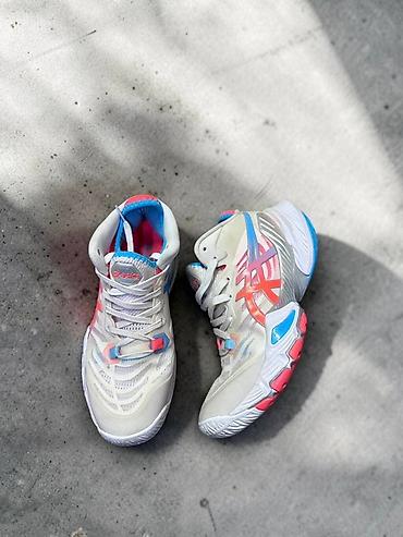 Кроссовки ASICS для зала/бега. - Модель: высокие кроссовки с плотной
