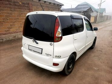 истеп машина: Toyota Funcargo: 2002 г., 1.3 л, Автомат, Бензин, Van