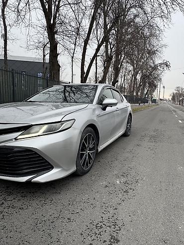 Toyota: Toyota Camry: 2018 г., 2.5 л, Вариатор, Гибрид, Седан — 2