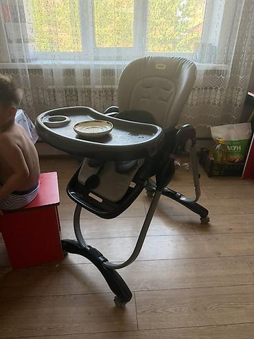 Детский стульчик для кормления. - Широкий столик с бортиком и