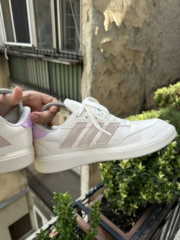 Women's Sneakers and athletic shoes: Adidas, 38.5, bоја - Bela — 7