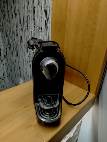 Kuhinjski aparati: Martello aparat za kafu ispravan. Stanje vidljivo na fotografijama