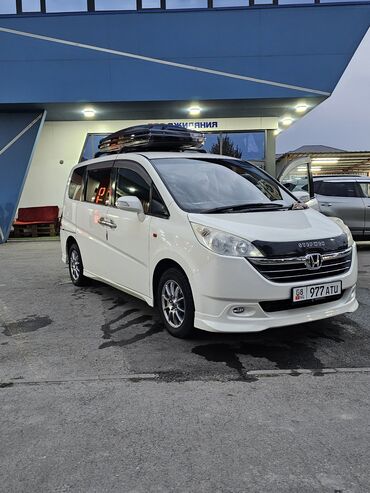 шины на степвагон: Honda Stepwgn (минивэн, правый руль) - Кузов: белый, аэродинамический