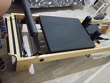 ferro qaçış aparatı: Pilates Reformer trenajoru – taxta karkaslı, tənzimlənən yay müqavimət — 9