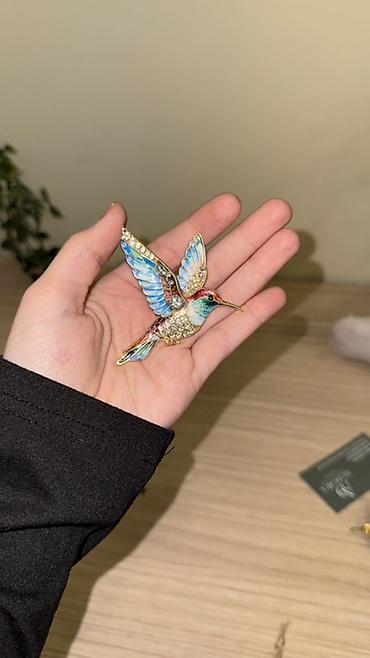 meta eynek: Məhsul: Kolibri fiqurlu broş kolleksiyası - Dizayn: Uçan kolibri — 3