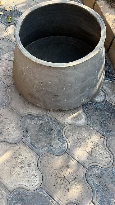 dibcək gulləri ev gulleri ve adlari: Beton güldan/çiçək qabı - Material: Bərk beton, qalın divarlı - Rəng — 1