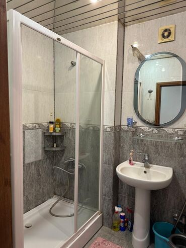 Uzunmüddətli kirayə mənzillər: Bu kirayə mənzil rahat yaşayış üçün uyğun geniş bir otaq təklif edir — 12