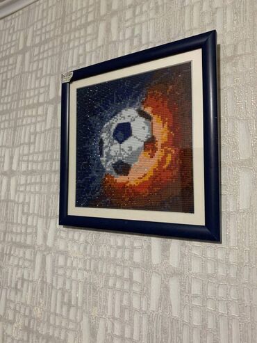 алмазная картина: Футбольный мяч в полете. 
Алмазная вышивка.
размер - 30х30 см
