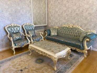 Qonaq otağı dəstləri: İşlənmiş, Jurnal masası, Masa və oturacaqlar, Divan, Kredit yoxdur, İtaliya