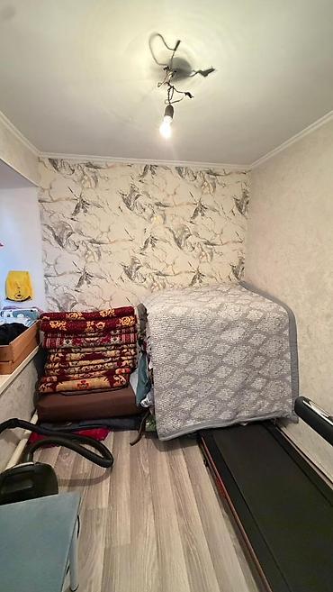 Продажа полдома: Срочно продаётся полдома 🏠 📍Пишпек 📐3 комнаты 90м2 Участок 3.5 по — 9