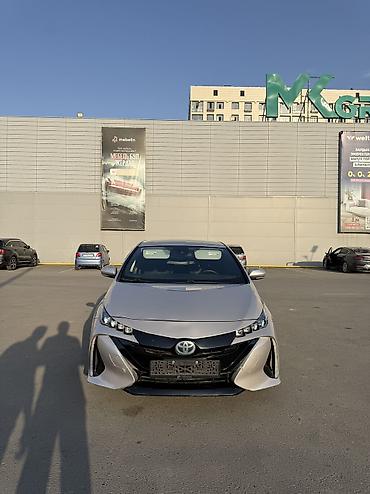 Toyota: Toyota Prius: 2017 г., 1.8 л, Вариатор, Гибрид, Лифтбек — 1