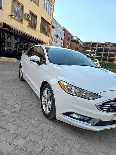 fujin: Ford Fusion sedan – ağ rəngdə, geniş və komfortlu salon — 3