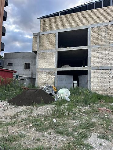 Satışa obyekt: 3 mərtəbəli yarımçıq tikili - Karkas: monolit-beton