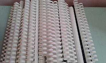 a4 kagiz: A4 və A3 formatlı vərəqləri cildləmək üçün plastik spirallar satılır — 2