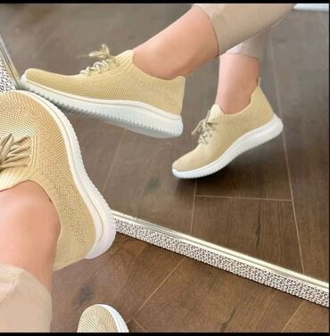 bele nike patike: Color - Beige