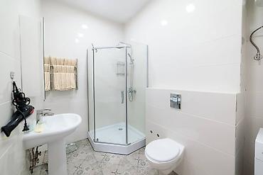 Посуточная аренда квартир: 1 комната, Душевая кабина, Постельное белье, Кондиционер — 6