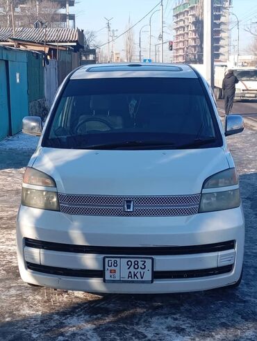 Toyota: Toyota Voxy: 2003 г., 2 л, Автомат, Бензин, Минивэн