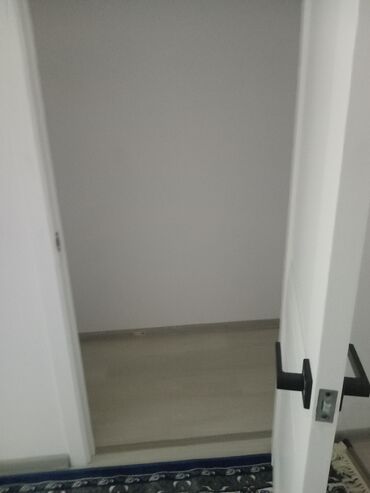 Долгосрочная аренда квартир: 3 комнаты, С мебелью частично — 6