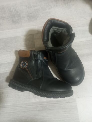 Детская обувь: Детская обувь от100-250сом (несколько пар, примерно один размерный — 4