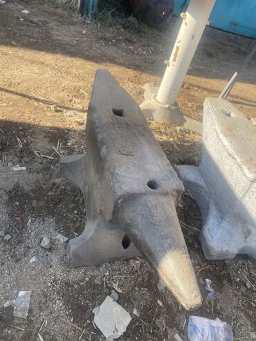 Наковальни: Кузнечные наковальни разных размеров Дөшү, Наковальня Фрезерные — 4