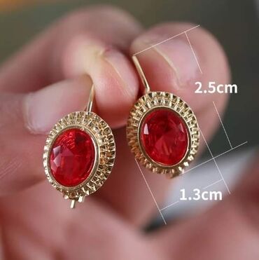 Minđuše: Mindjuše
Cena:900din — 2