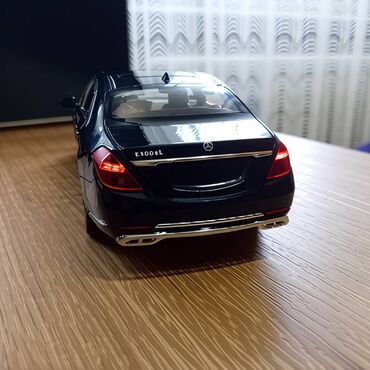 Autići: Nov metalni Mercedes E-klasa uradjen u razmeri 1:24. Mogu da mu se — 8
