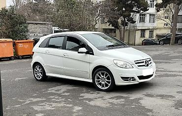 mersedes b klass: Mercedes-Benz B 180 – ağ rəngli, 5 qapılı kompakt hetçbek. İdeal — 1