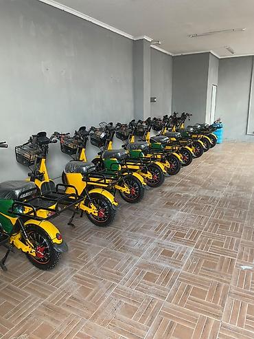 скутер honda adv: Электрический грузовой скутер (карго-скутер) жёлто‑чёрного цвета. 70 — 3