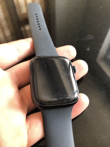 чехол 7: Apple Watch 7 45mm . В комплекте зарядка . Дисплей можно полирнуть и