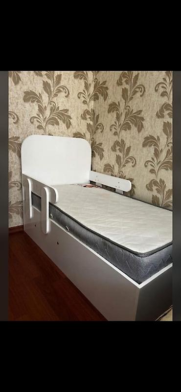 quba mebel: Rəxşəndə🦋 Kravat satılır. Qiymət 115 manat. Bazalıdır, matras var — 1