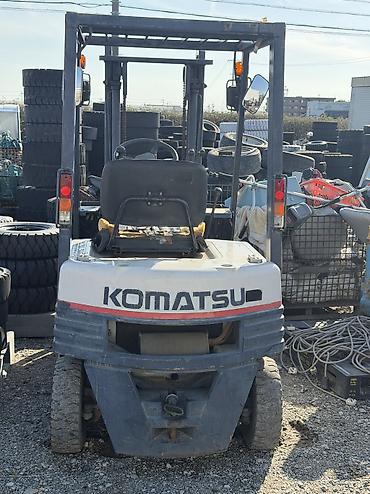 буксир машина: Погрузчик, Komatsu, Колесный, Вилочный — 1