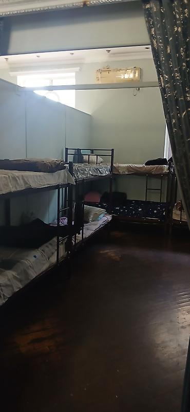 em hostel: Köməkçi yataqxana/hostel tipli obyekt – uzun dəhliz boyunca pərdələrlə — 7