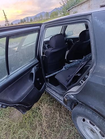 Продаю двери и багажник от гольф 3 только один двера шпаклёвка есть на