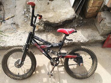 Детский велосипед на 4-5 лет, сломана педаль