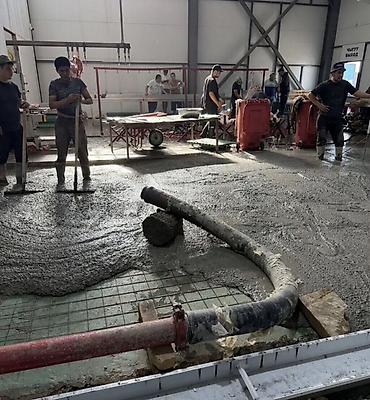 бетон жумуш: Услуга: Прокачка и подача бетона бетононасосом Описание: - — 4