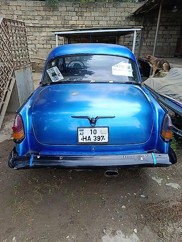 disk: Məhsul: Klassik sedan avtomobil (mavi rəng, 4 qapı) Təsvir: - Retro — 2