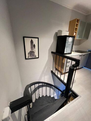 Ofislər: Sahil metrosuna yaxin 90kv sahəsi olan obyekt 3otaqli ofis 1000azn — 5