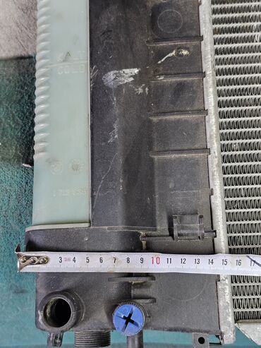 Радиаторы: Радиатор охлаждения двигателя BMW E30, 318i, 1991г.в. Оригинал BEHR — 24