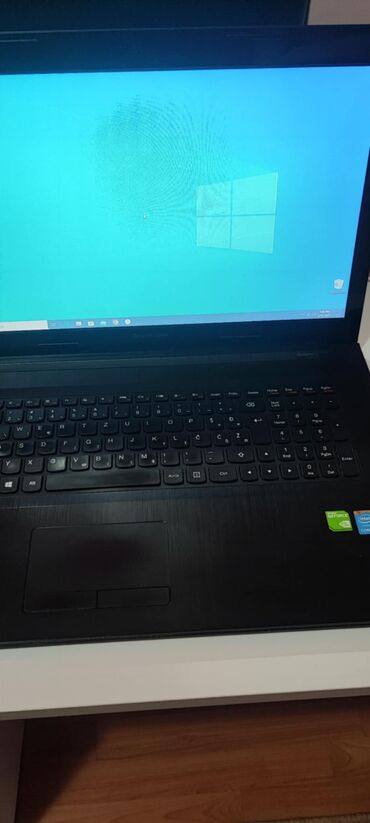 univerzalni punjac za baterije: Lenov laptop, koriscen, odlicno stanje, baterija drži do 2h Lično