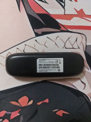 уселитель wifi: Мобильный широкополосный USB-модем Huawei, обозначенный как Huawei