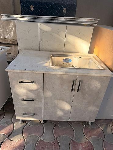 стол для грязной посуды: Продаю кухню, в наличии 4 штуки, с раковиной, но без смесителей — 3